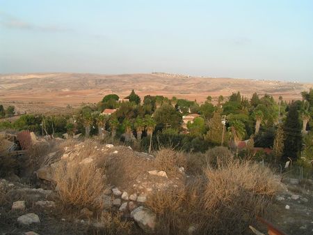 A modern day view of Khuwelfeh, showing the general nature of the ground.